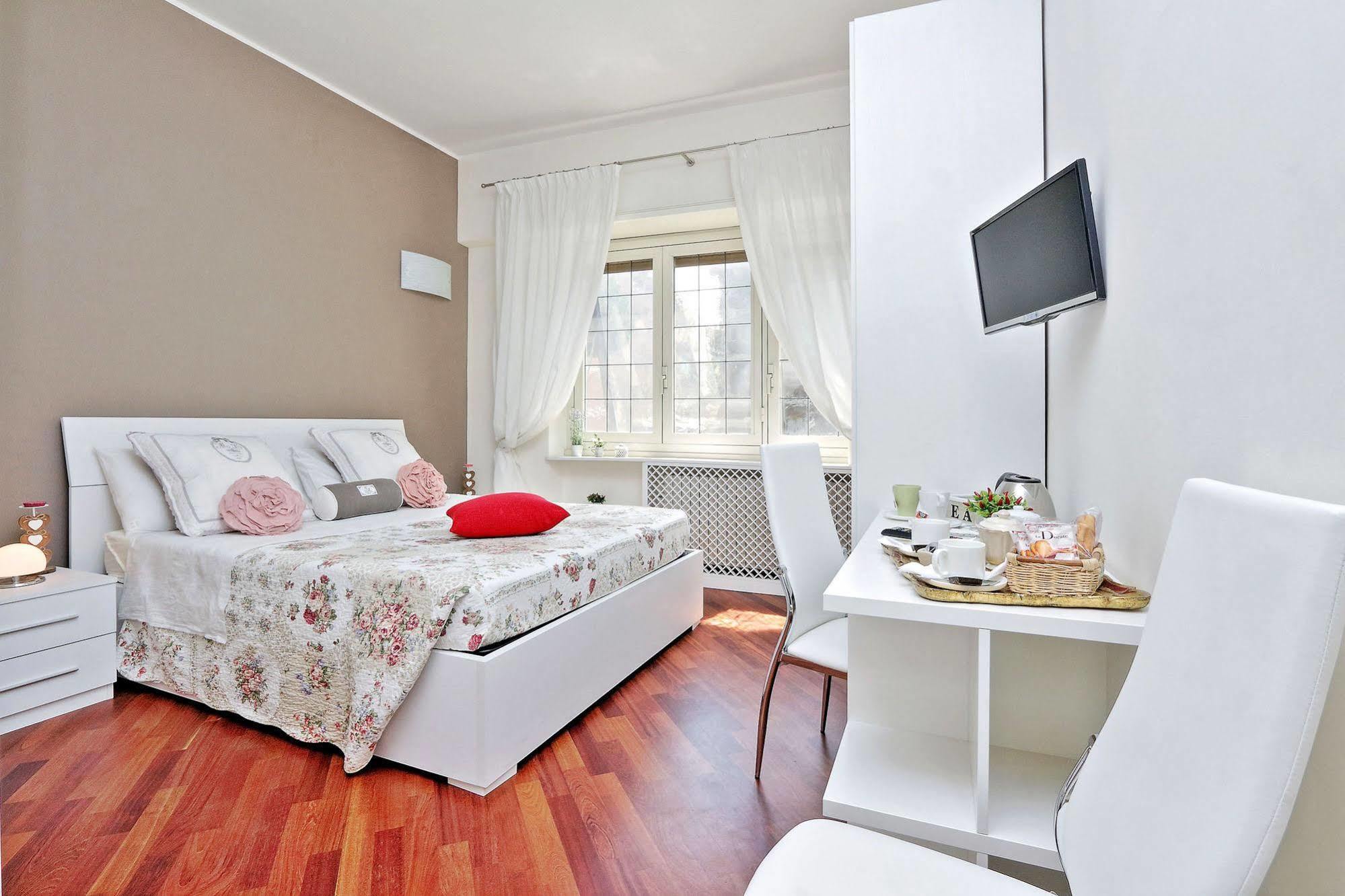 San Pietro Stazione Guesthouse Řím Exteriér fotografie