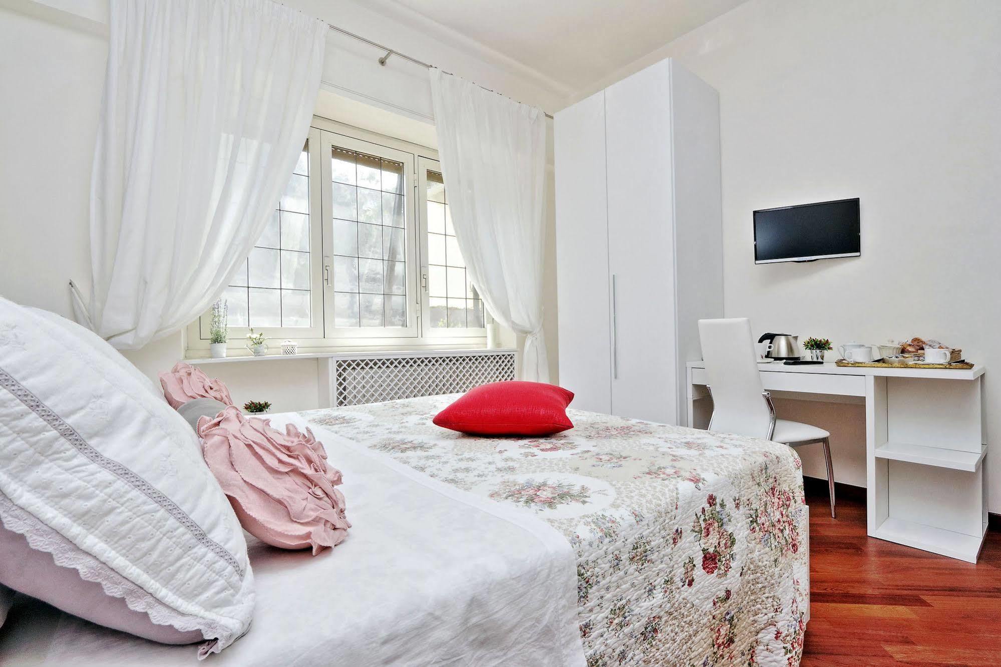 San Pietro Stazione Guesthouse Řím Exteriér fotografie