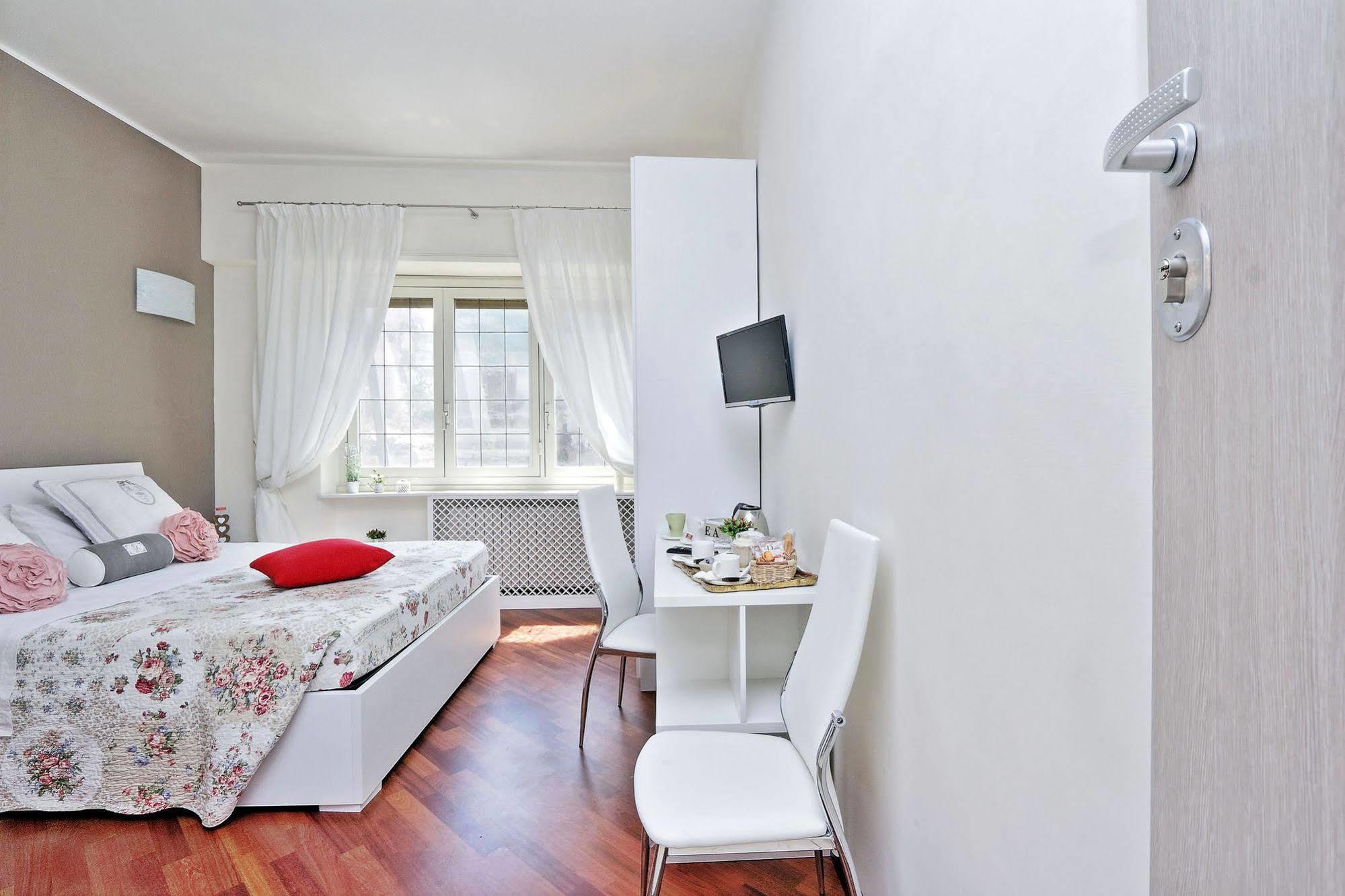 San Pietro Stazione Guesthouse Řím Exteriér fotografie